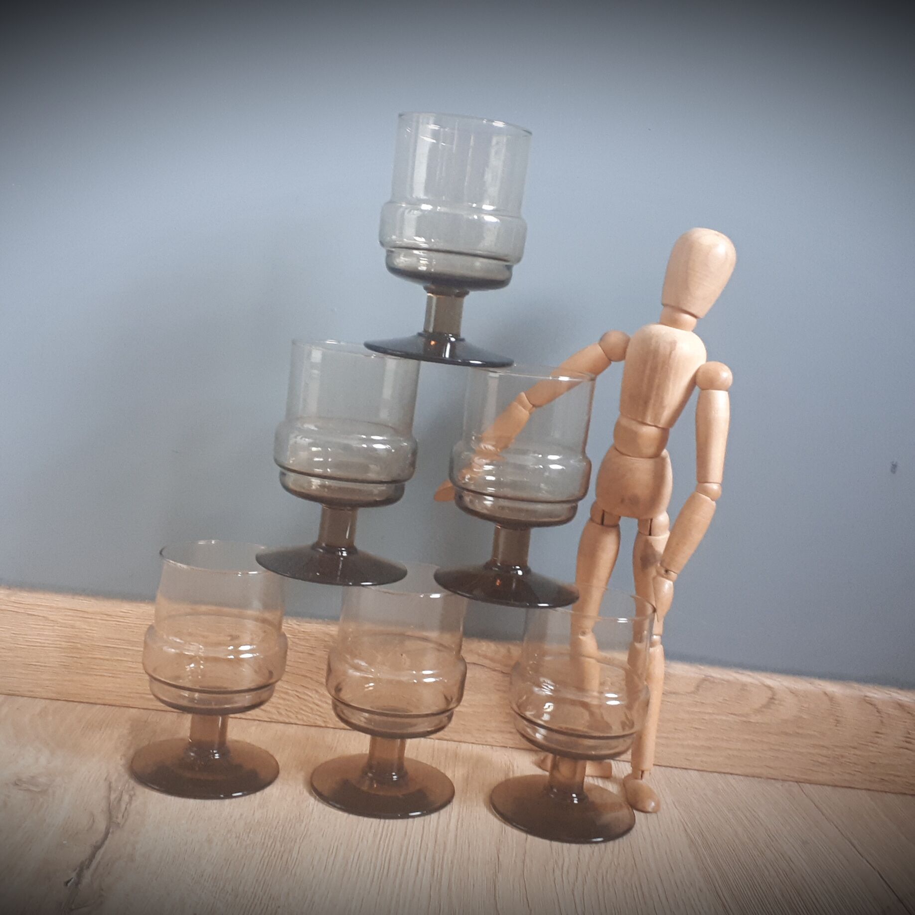 Set 6 vintage brown glasses