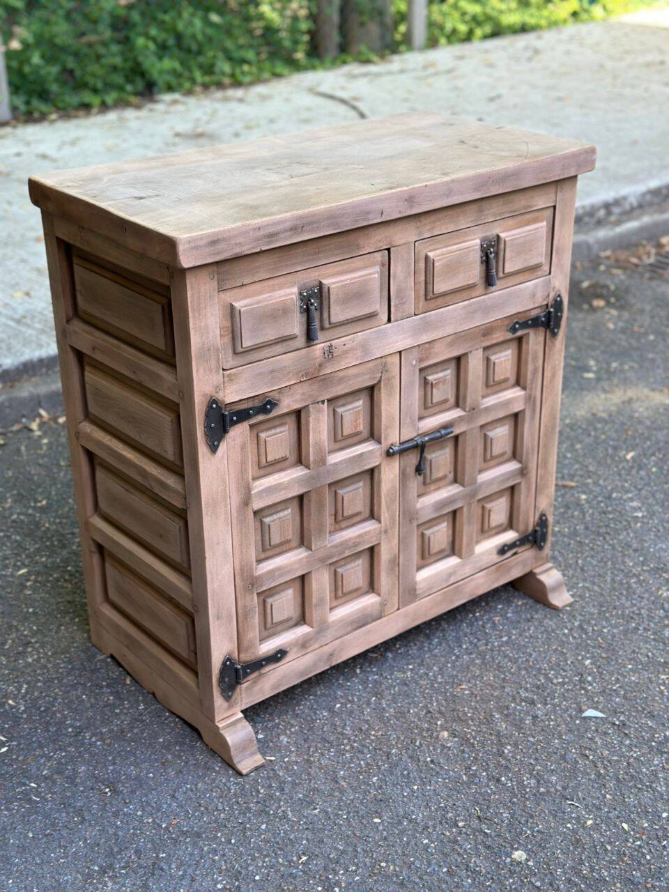 Renovated Spanish chest of drawers in solid walnut from the 1950s.