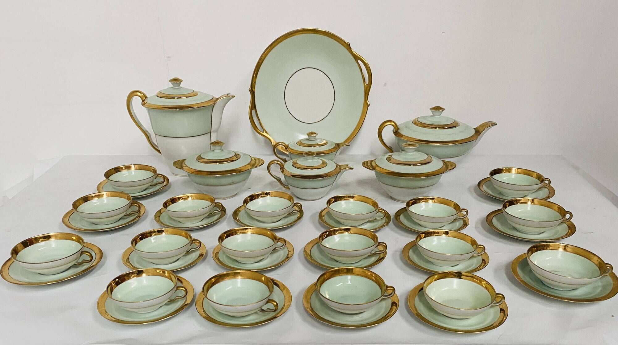 Coffee and tea service comprising 25 pieces in polychrome porcelain. 20th century.