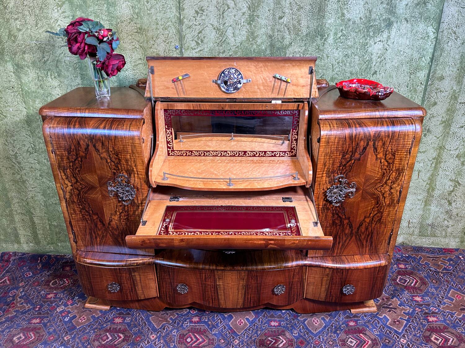 Art decó vintage Brocante burr walnut cocktail bar sideboard