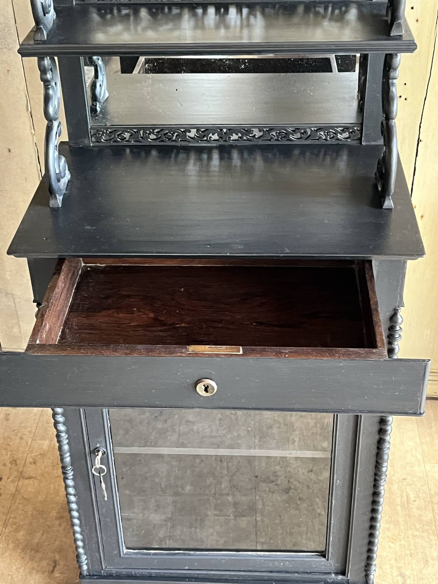 Vitrine ancienne