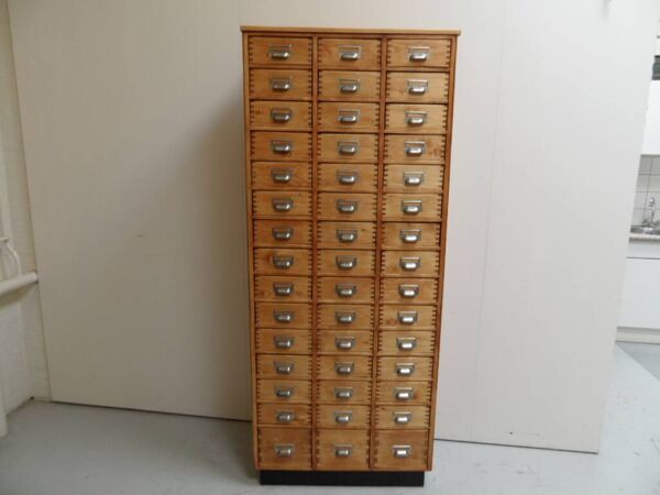 Cabinet de pharmacie vintage avec 45 tiroirs