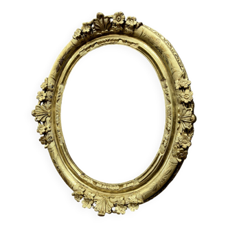 Magnificent oval frame Louis XVI period gilded wood circa 1780