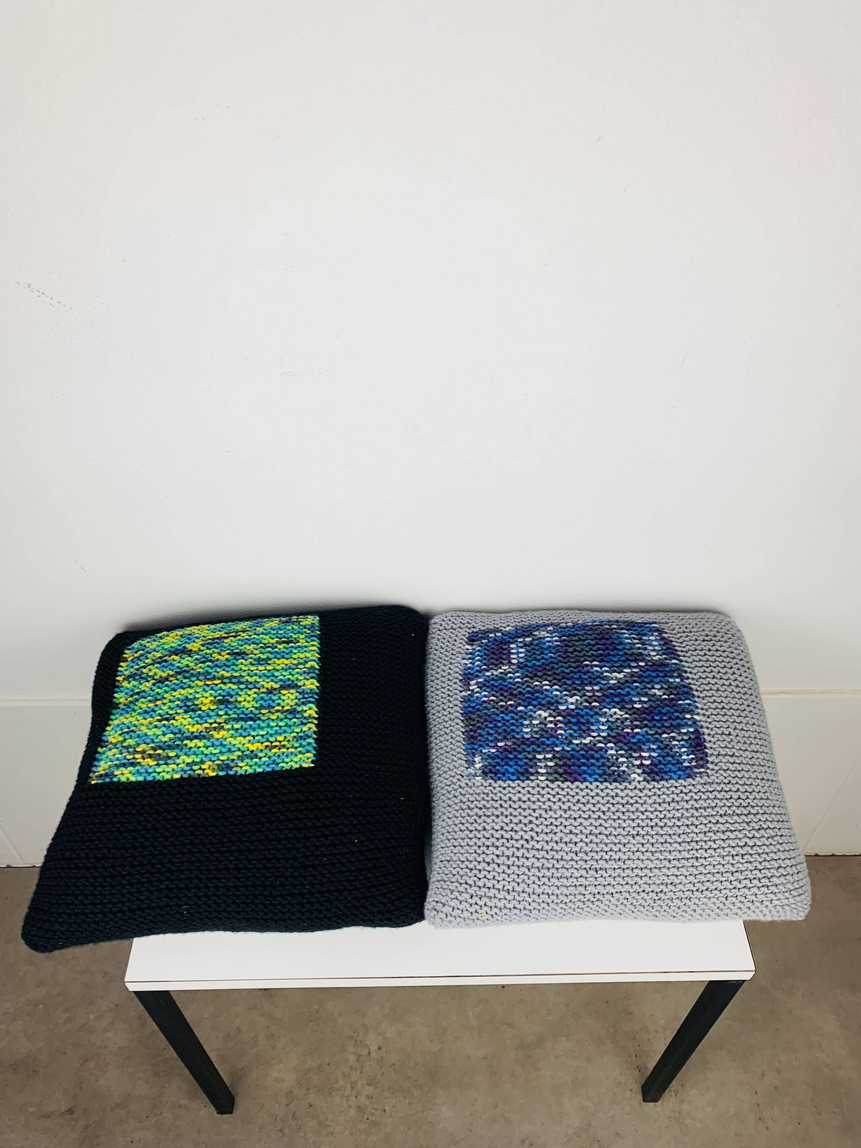 Paire de coussins en crochet vintage, années 70