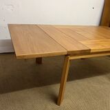 Table à manger extensible en orme massif par la Maison Regain