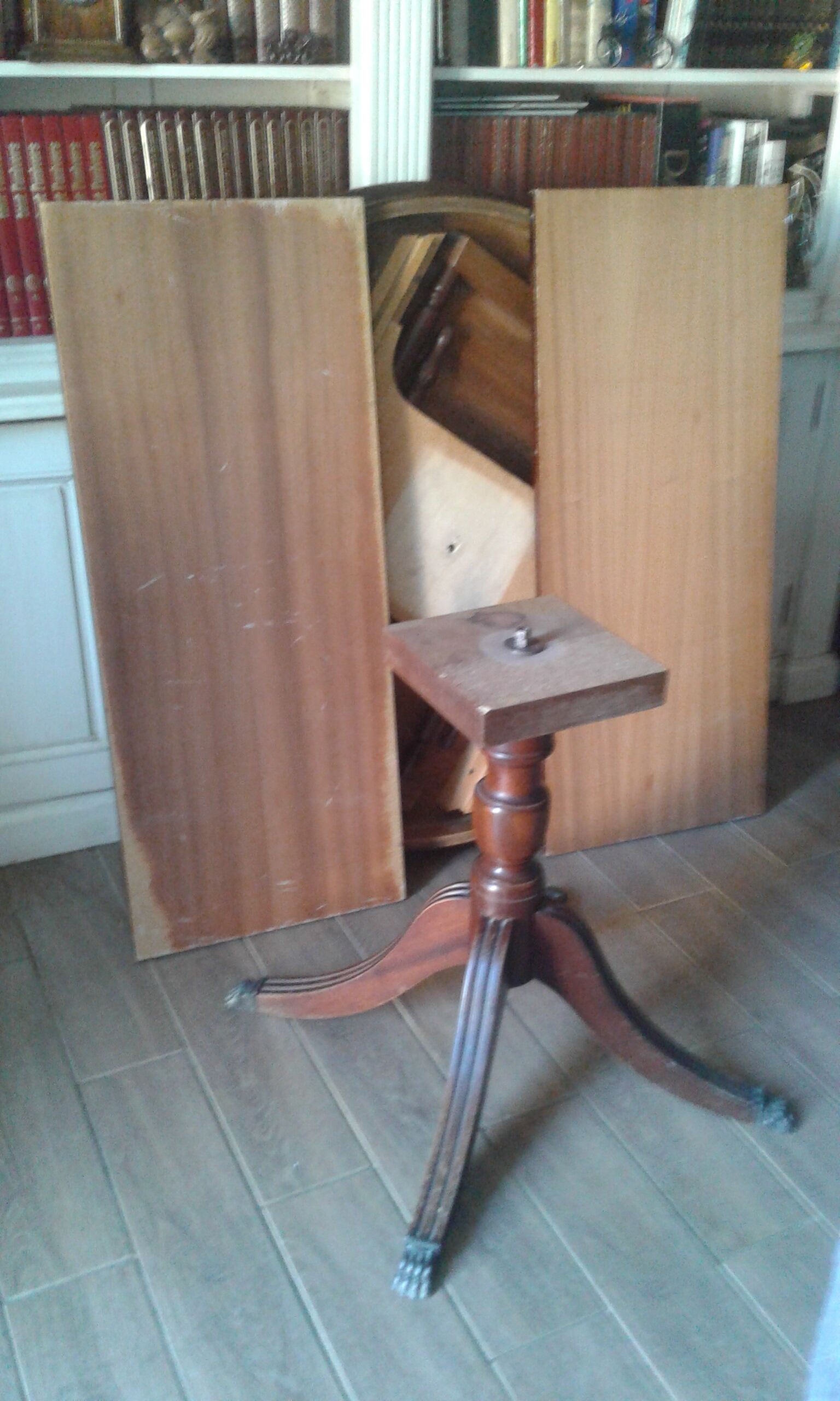 Dining room's table and 4 chairs, english style