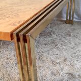 Table basse design en loupe d’orme et laiton – années 70