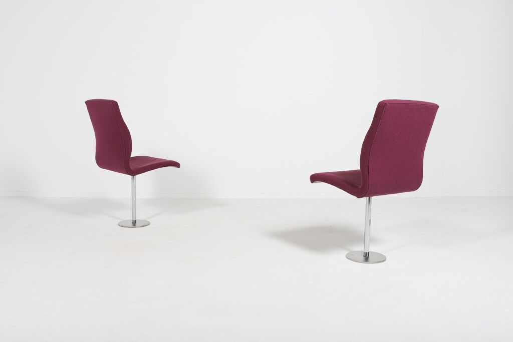 Suite of two chairs "Oxford" by Arne Jacobsen for Fritz Hansen