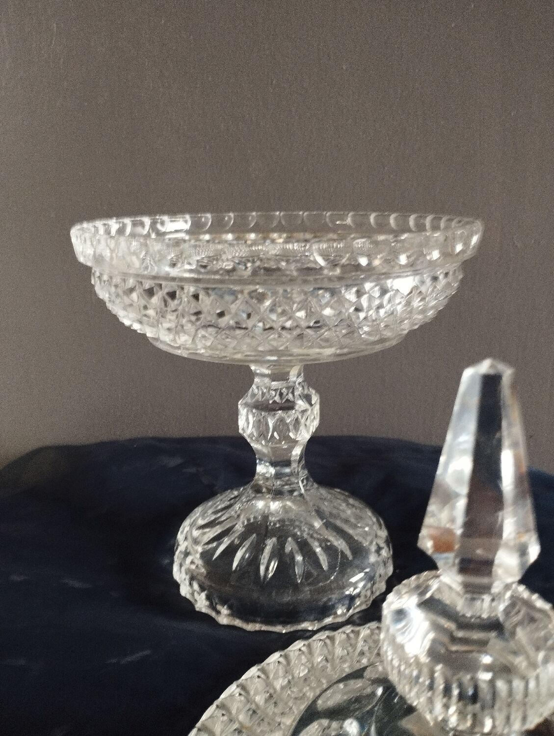 Diamond tip candy dish/sweetheart on crystal base, 1970