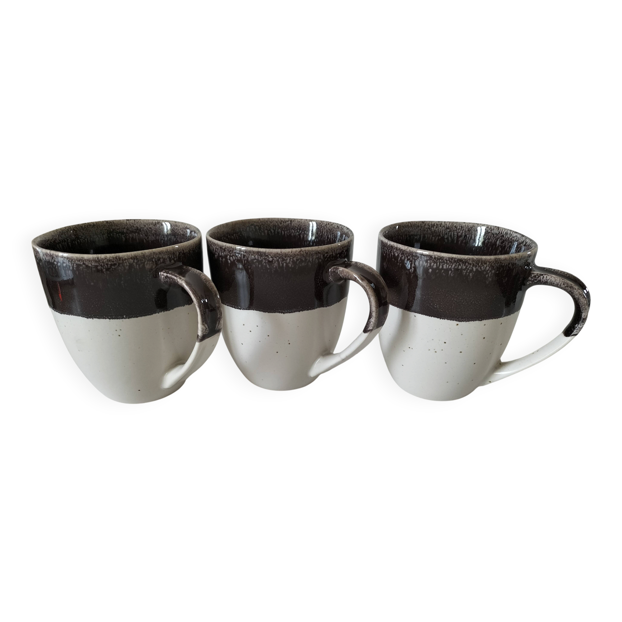 Set of three two-tone mugs, glazed stoneware, café workshop style.