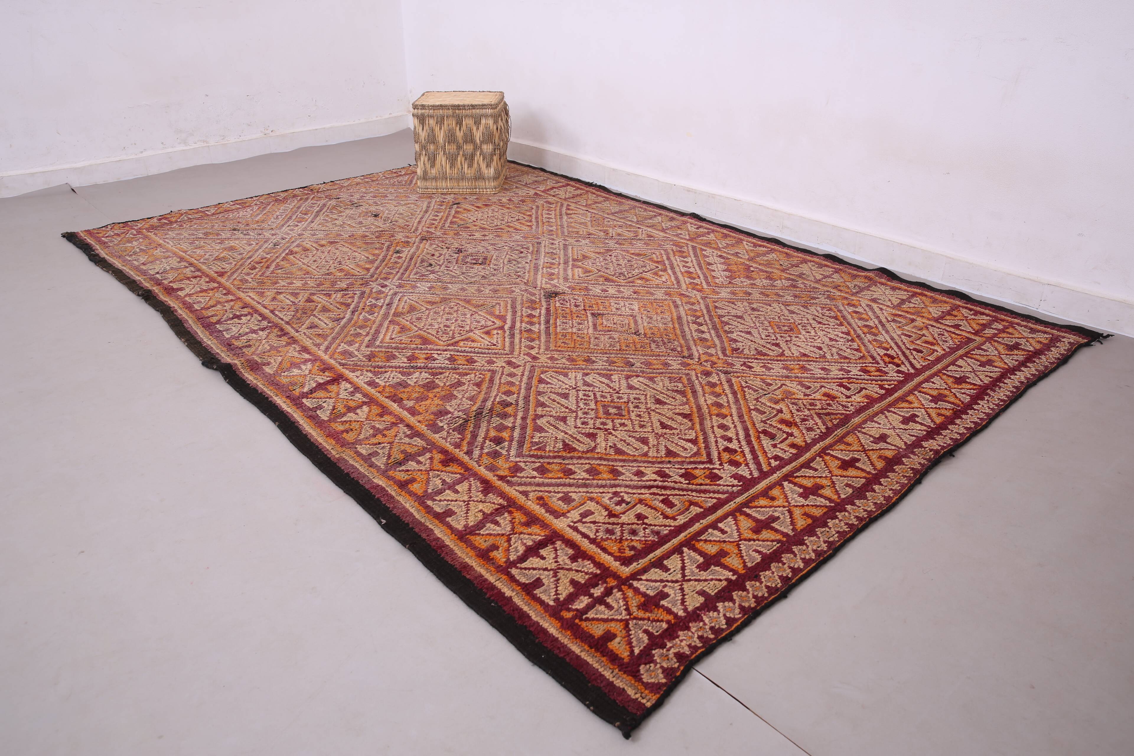 Vintage Beni Mguild Rug 208 x 315 cm - Berber Wool Rug - Moroccan Rug