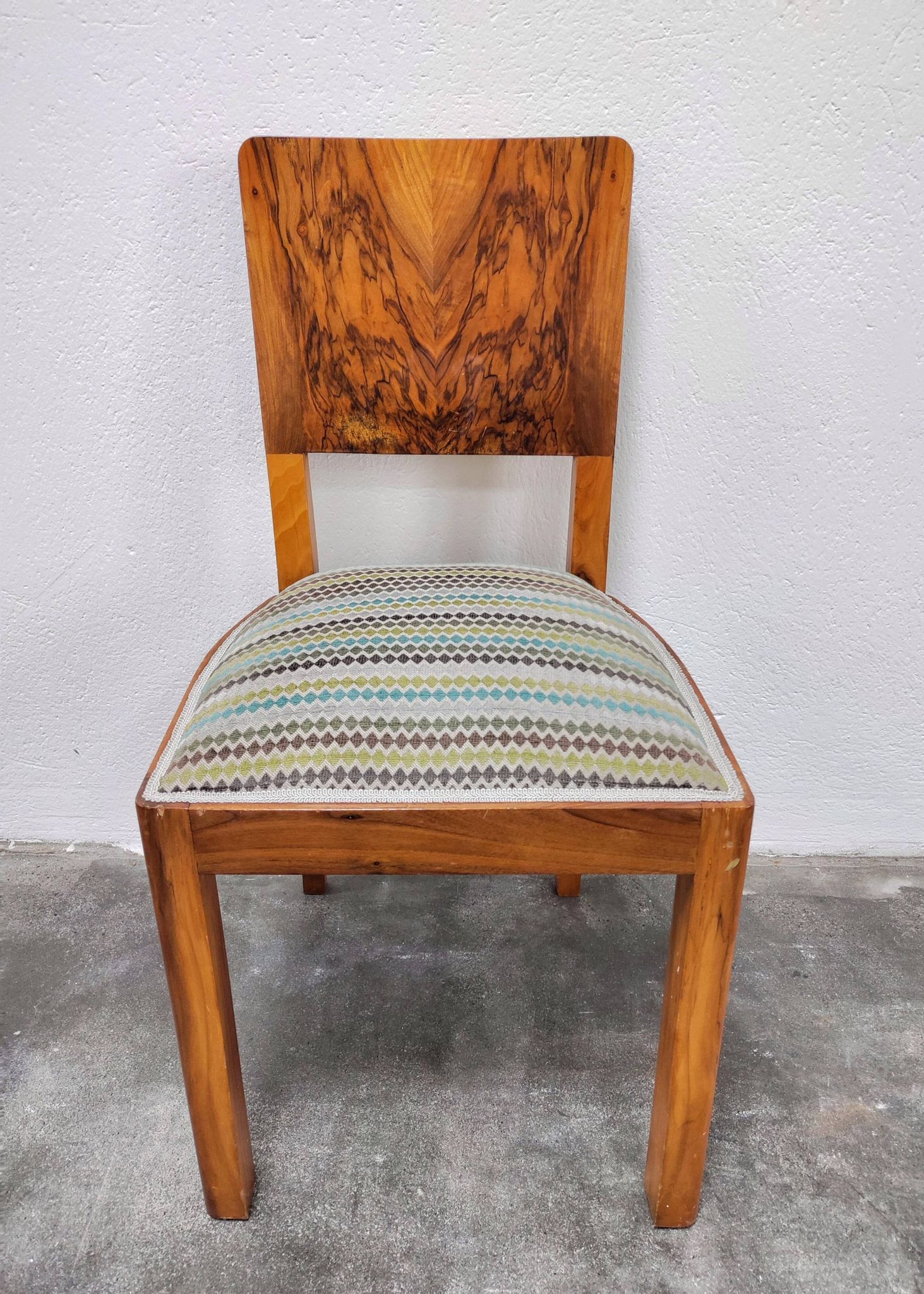 Set of six Art Deco dining chairs in walnut root veneer, 1940s.