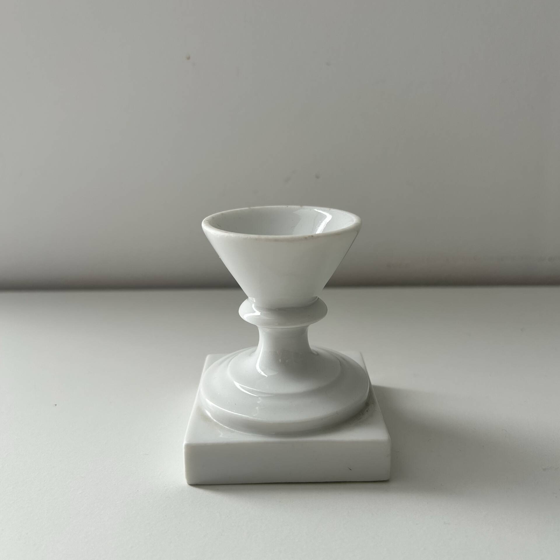 Bougeoir classique en porcelaine