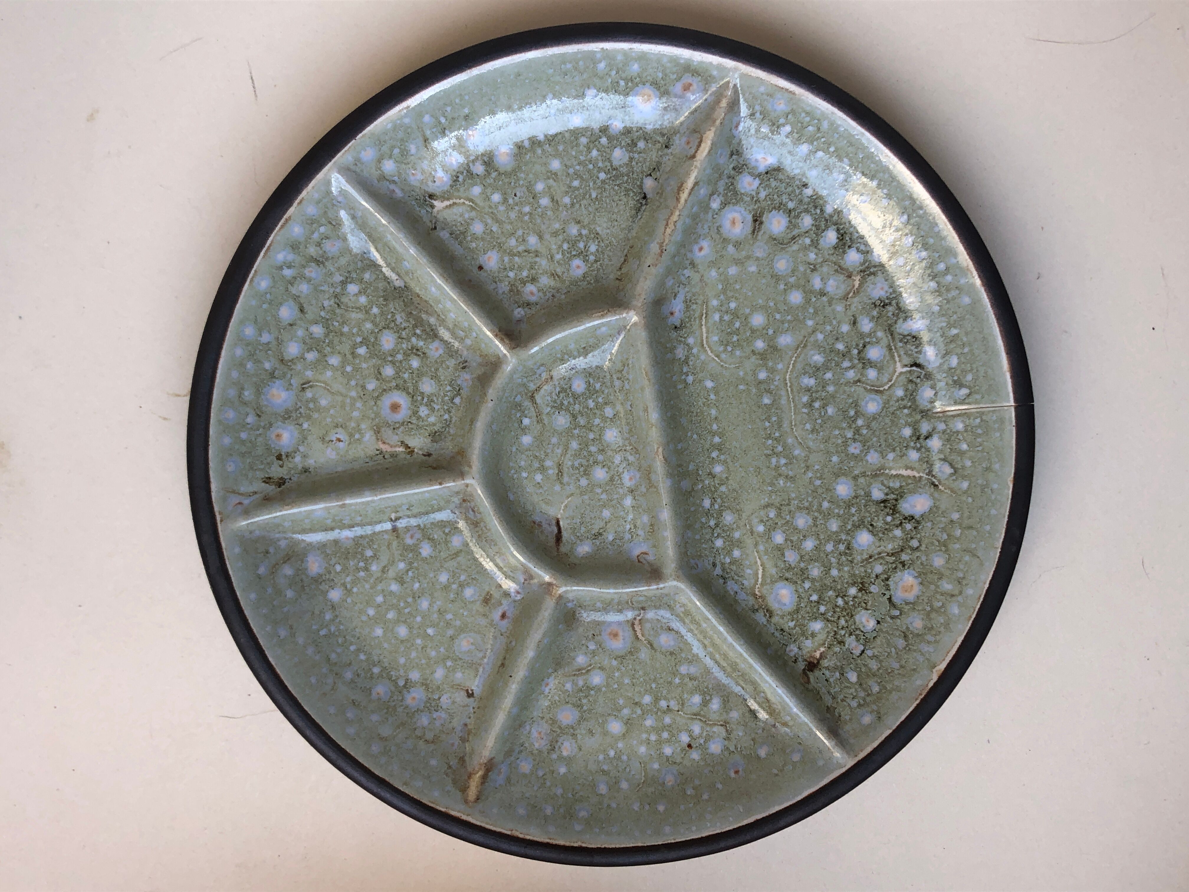 Set of 6 ceramic plates compartmentalized