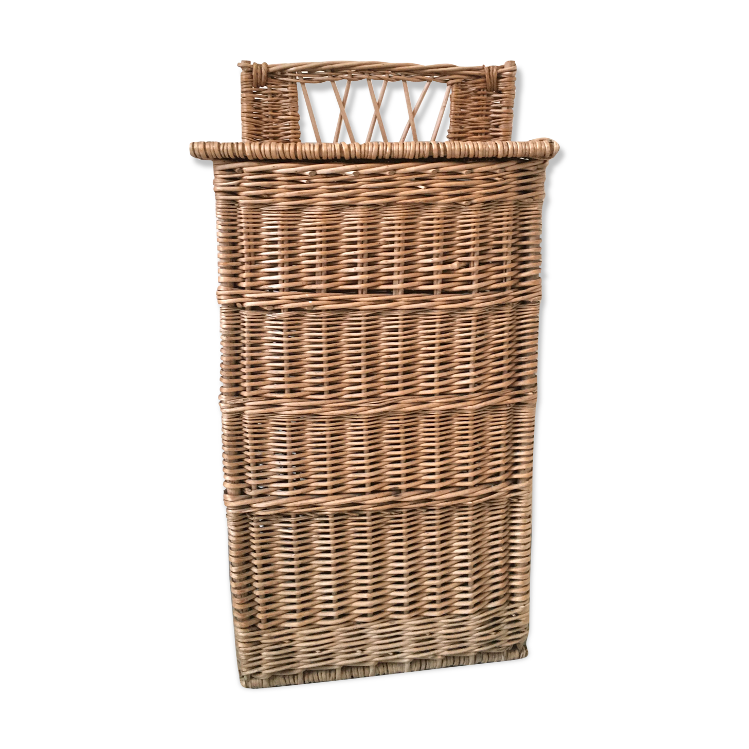 Clothes basket or wicker bread hut