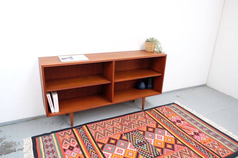 1960s-70s buffet/shelf, in teak, retro vintage style.