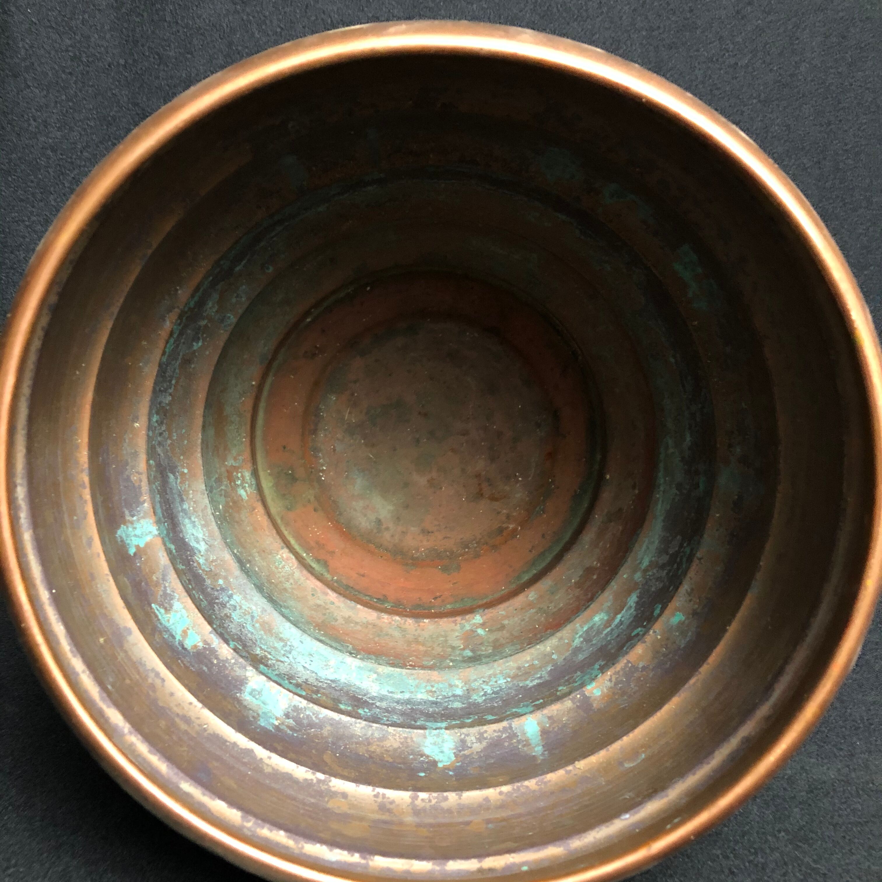 Cache pot en cuivre