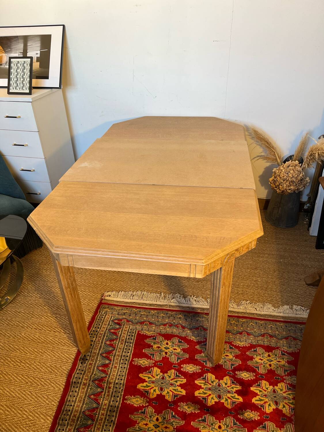 Extendable wooden art deco table for 4 to 8 people