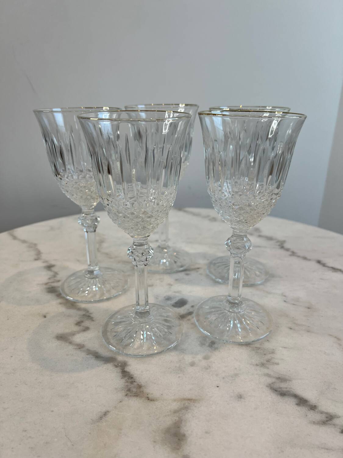 Set of 5 stemmed glasses