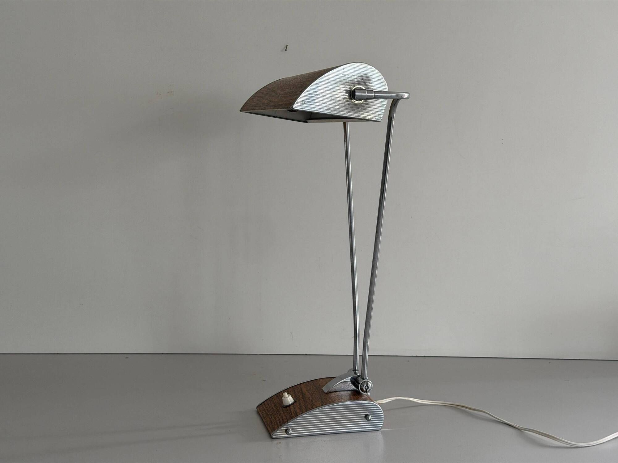 Large metal desk lamp with Wood Design texture by Eileen Gray, 1950s, France.