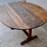 Oval table winemaker