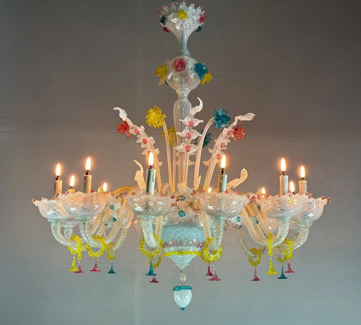 Lustre Vénitien En Verre De Murano Multicolore à Dominante Blanc ...