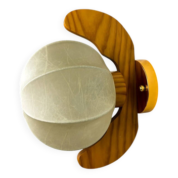 Italian "Cocoon" wall light, resin and pine wood, circa 1970s