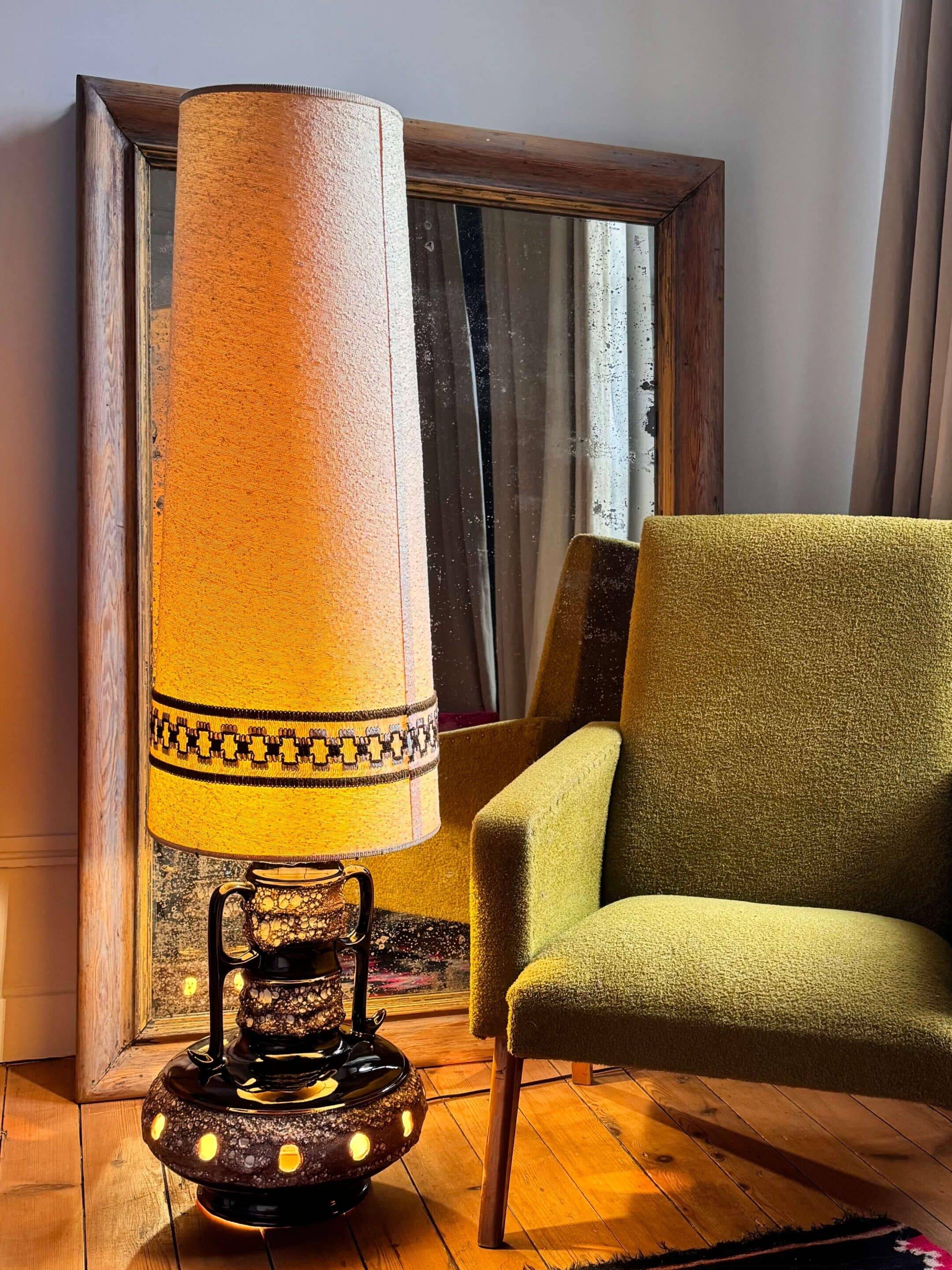 Large vintage Fat Lava floor lamp from the 70s.