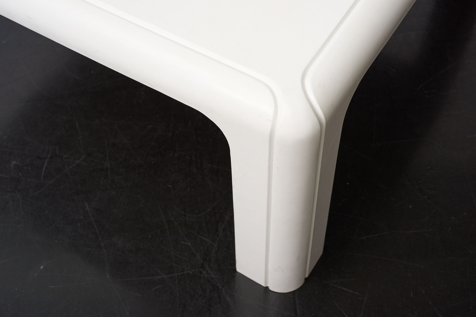 Kartell coffee table 4894 designed by Gae Aulenti, 1974