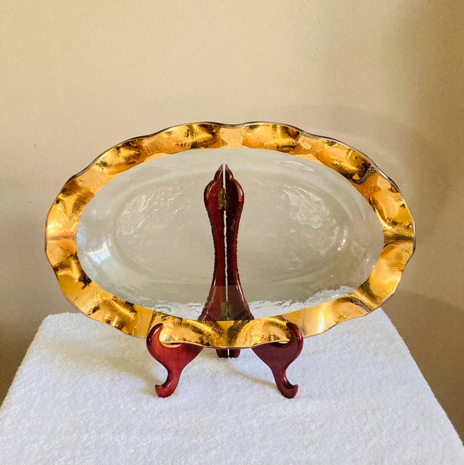 Oval dish signed Annie Glass 38/35 made in the USA wavy edge gilded with fine gold