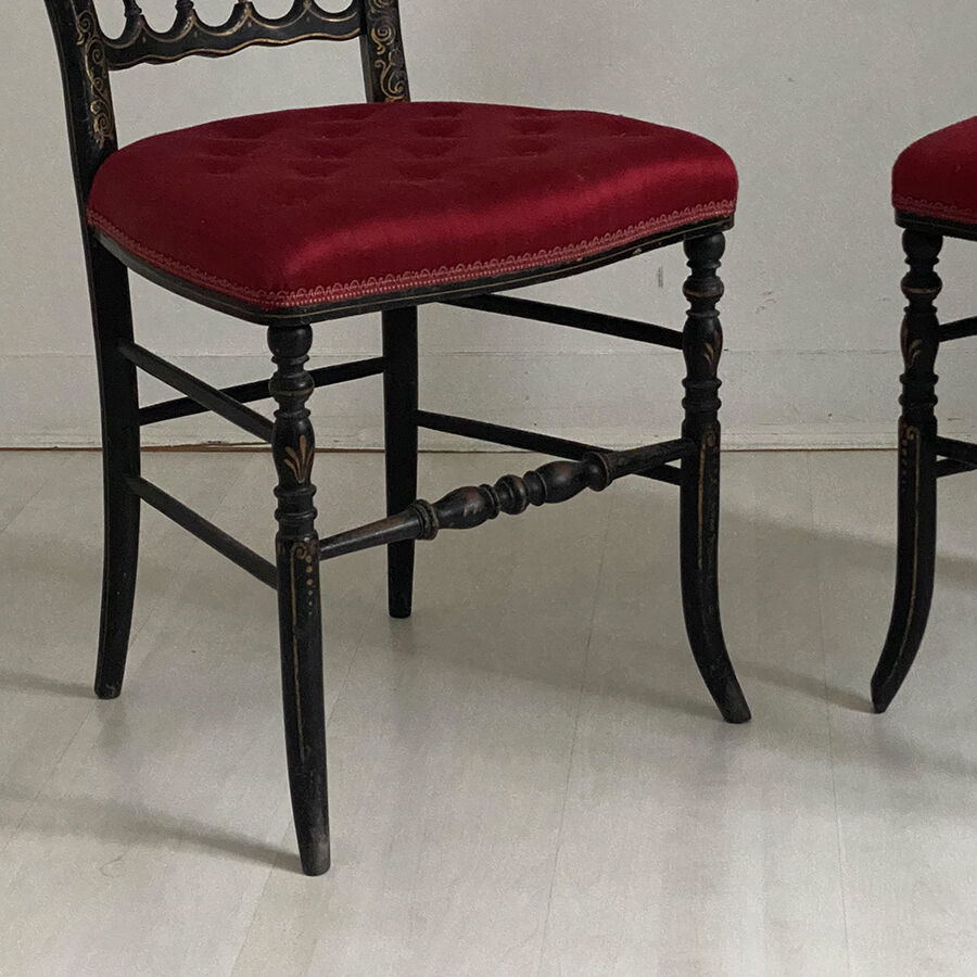 Paire de chaises Napoléon III en bois noirci