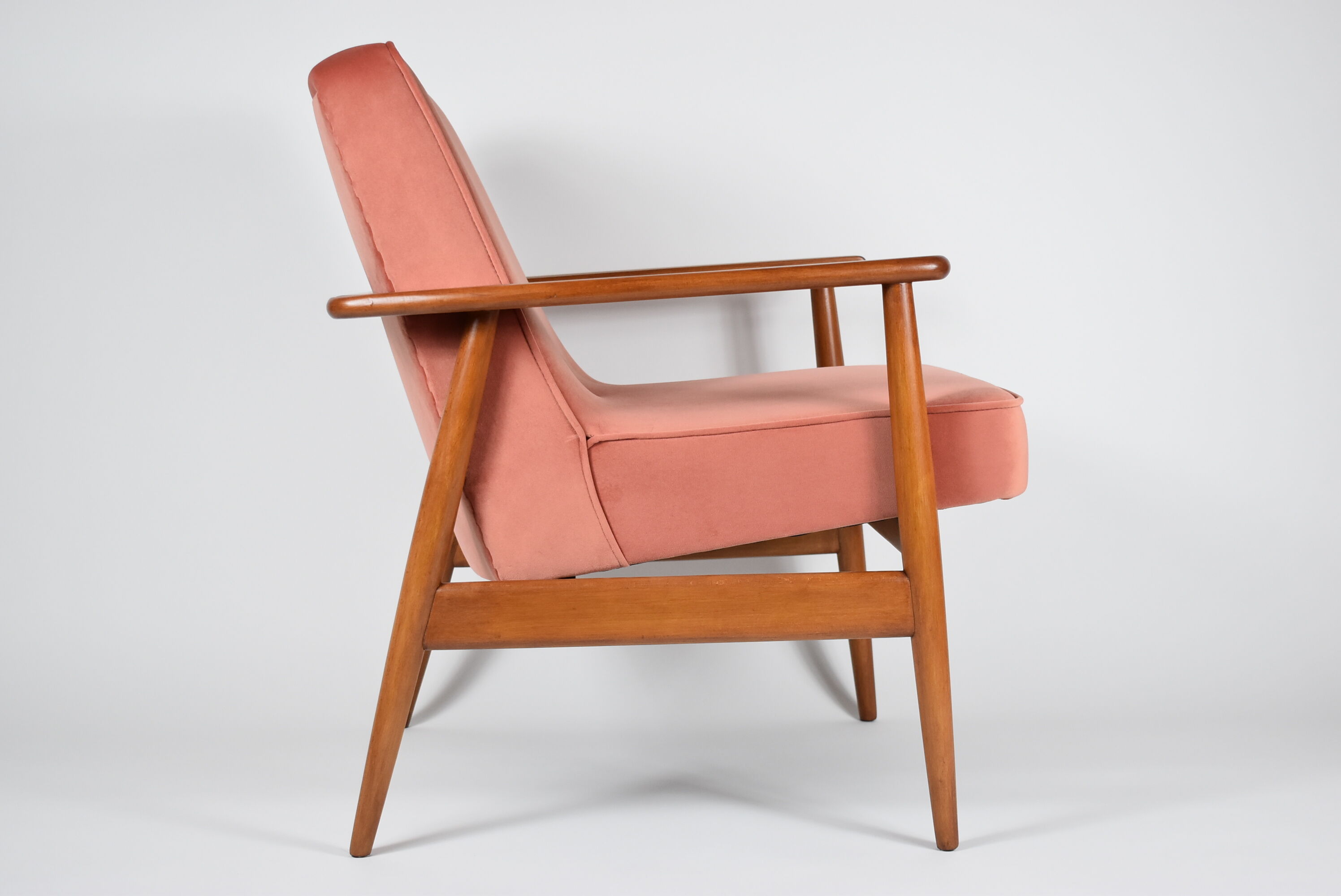 Pink velvet armchair, designer M. Zielinski, 1960s, Poland