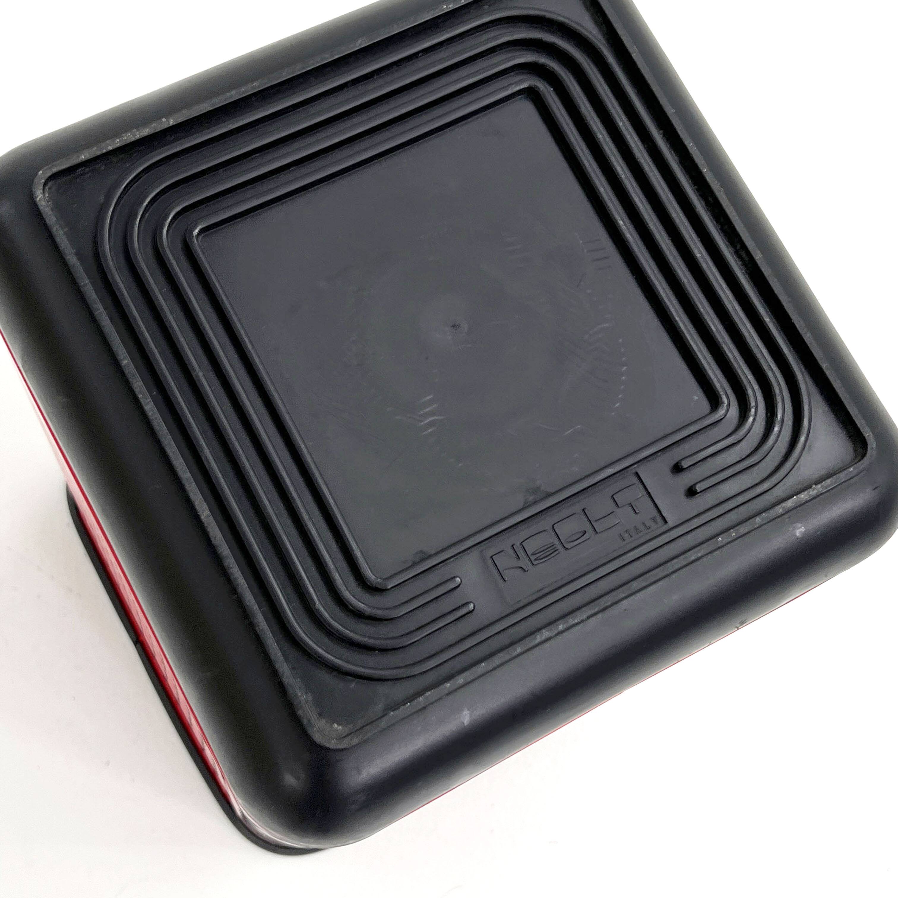 Corbeille à papier en métal rouge de Neolt, 1980