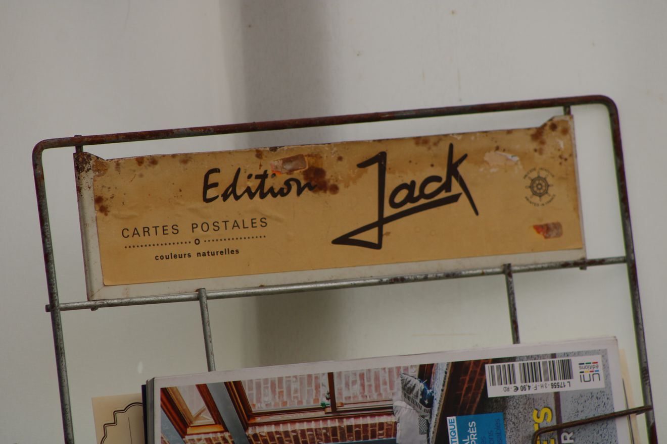 Former metal newspaper display