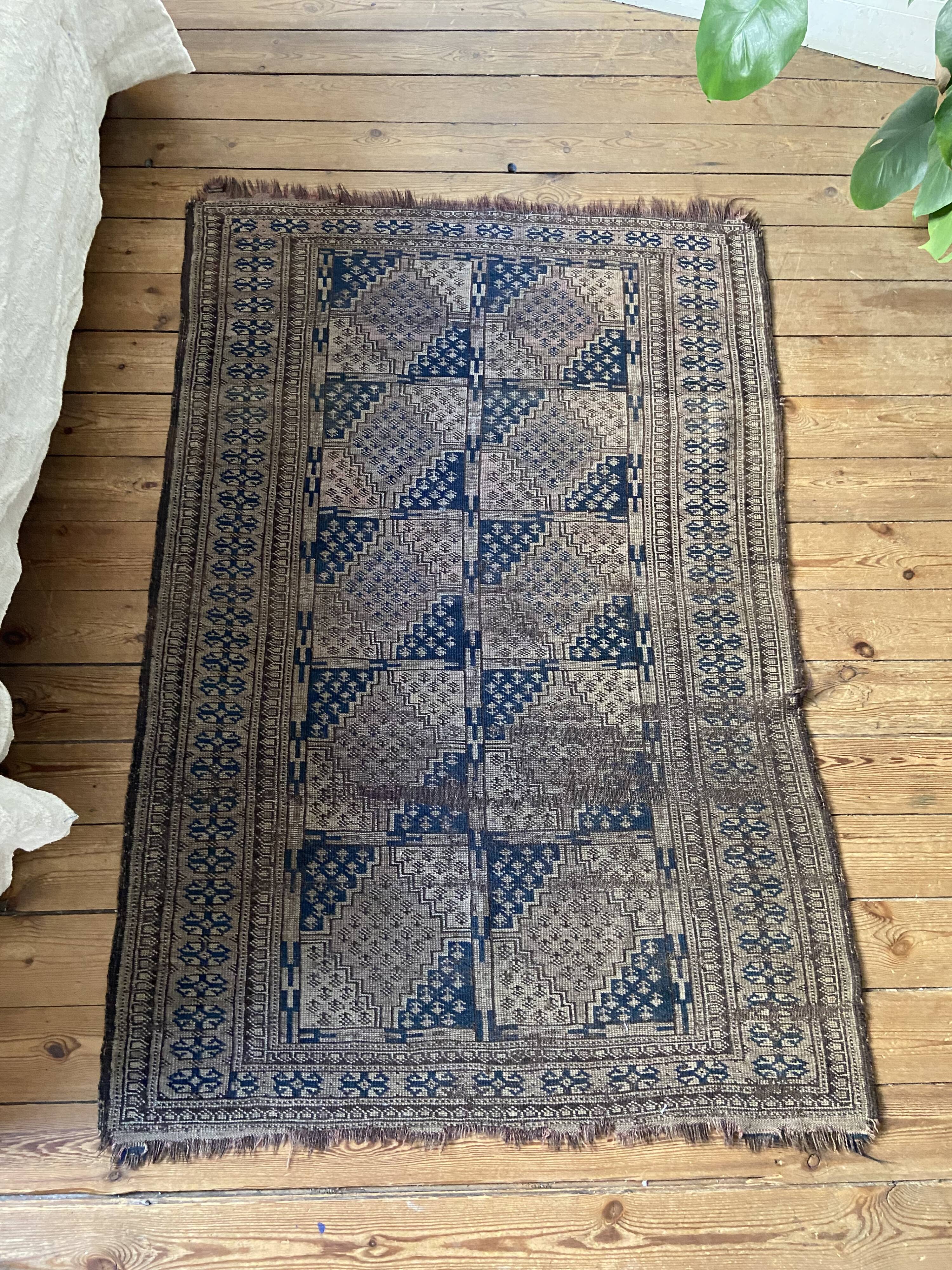 Ancient Persian carpet 150x100cm