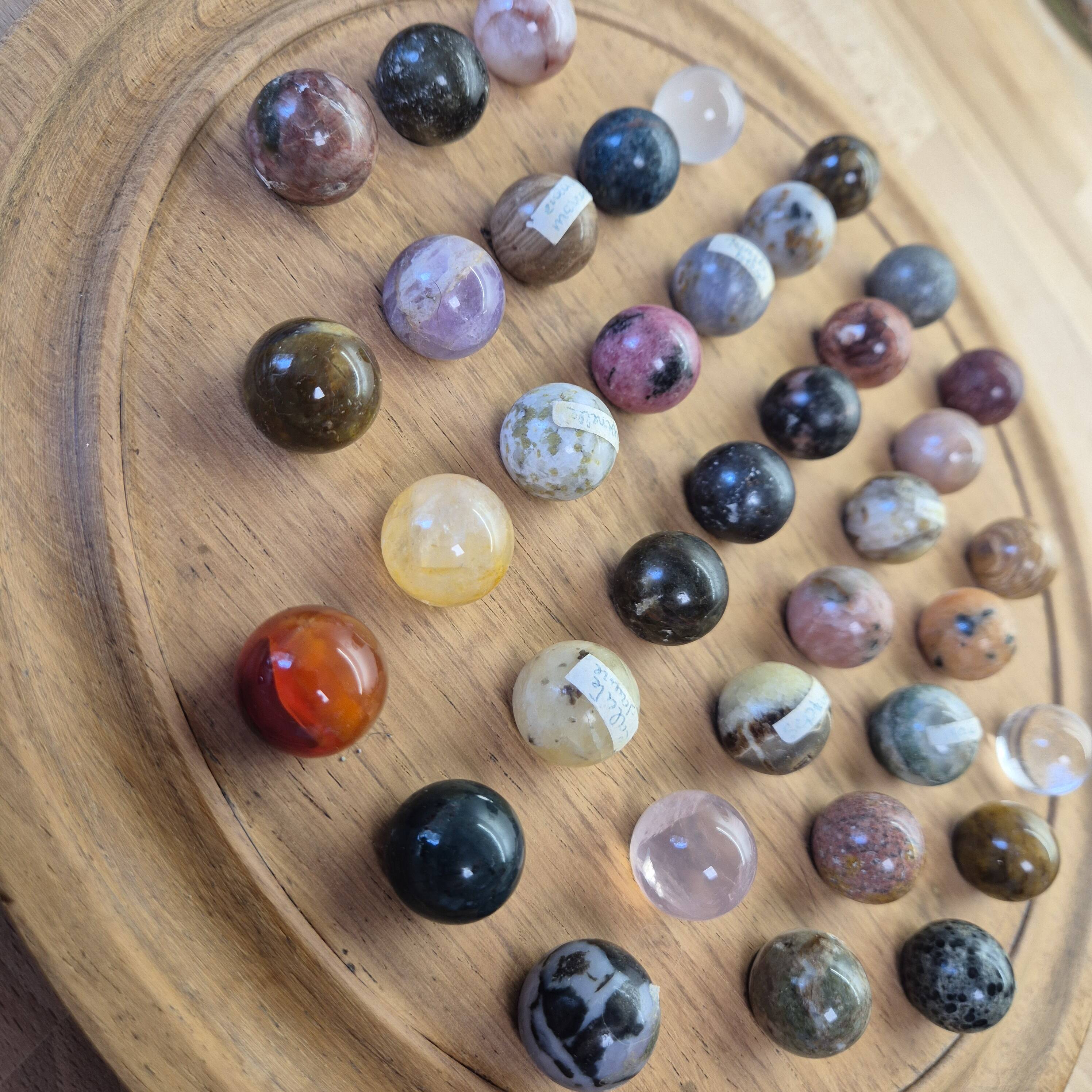 Jeu de solitaire en bois et pierres semi-précieuses