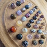 Jeu de solitaire en bois et pierres semi-précieuses