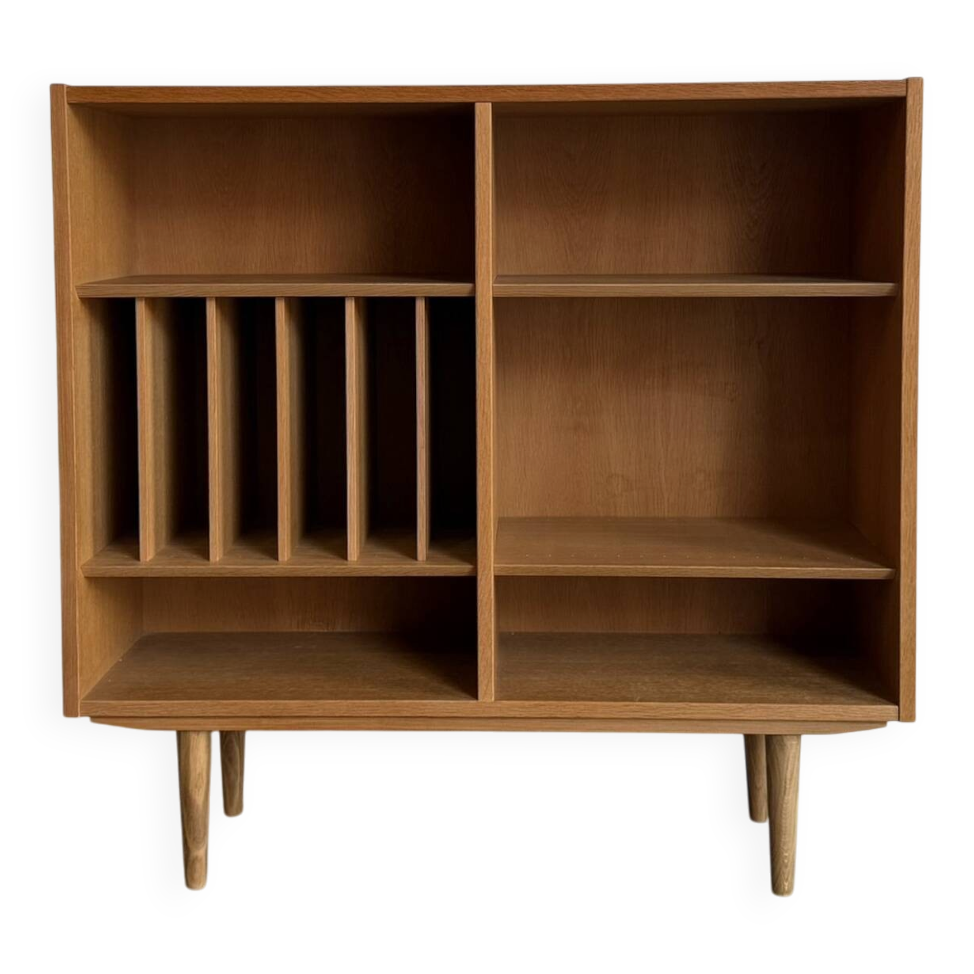 Vintage bookcase Hundevad oak vinyl