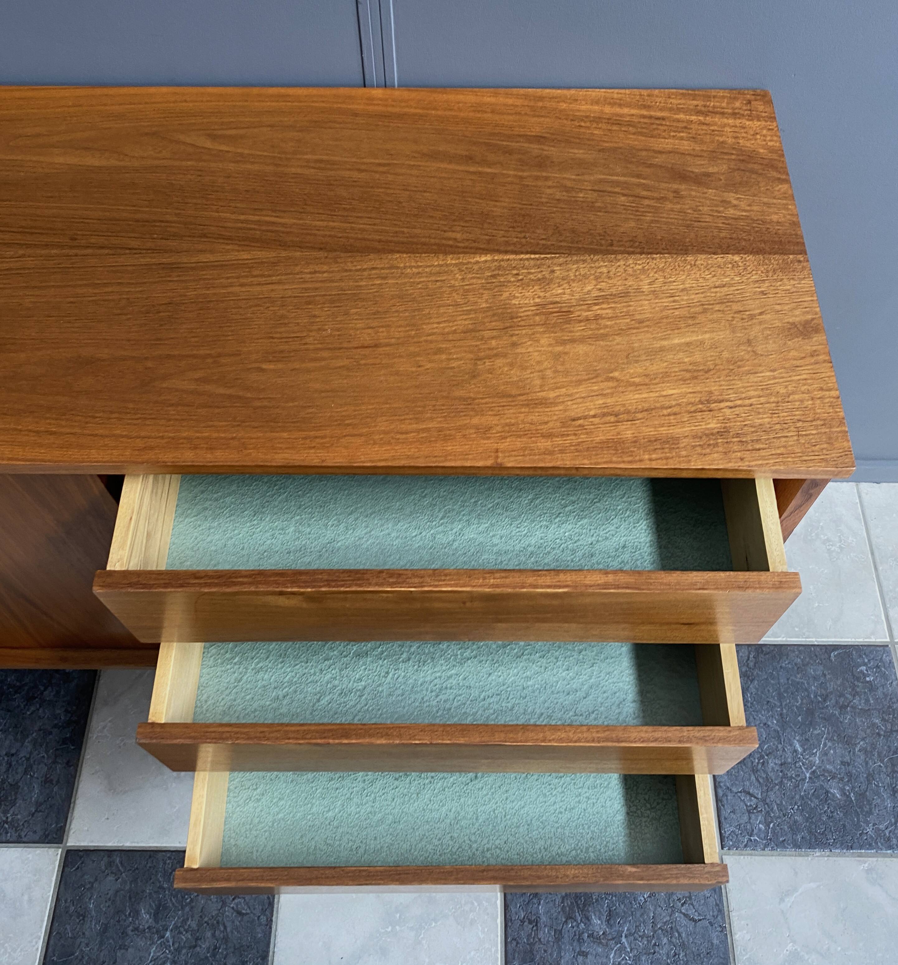 Buffet en bois des années 1960