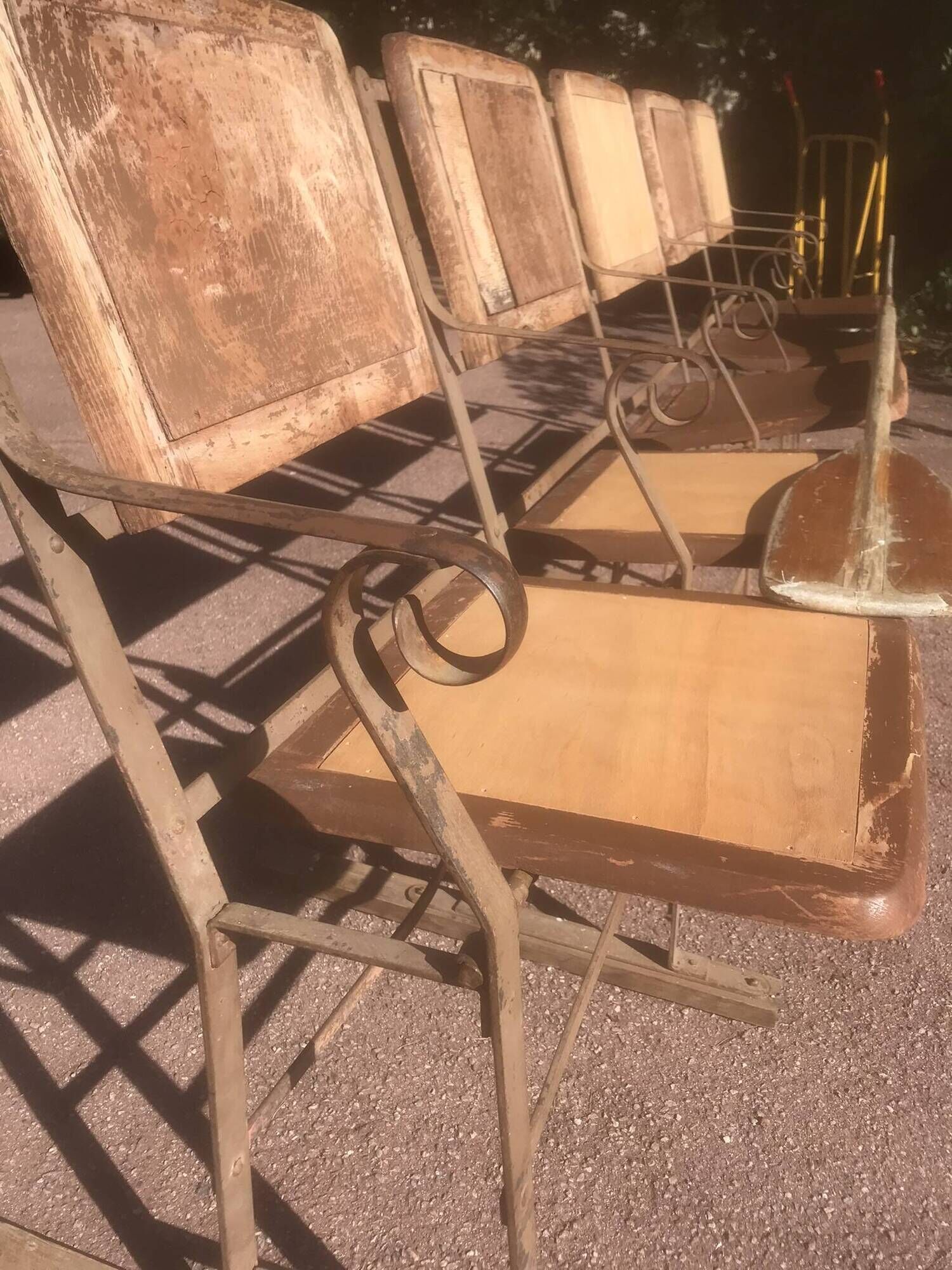 Série de 5 strapontins fauteuils de cinéma bois 1950