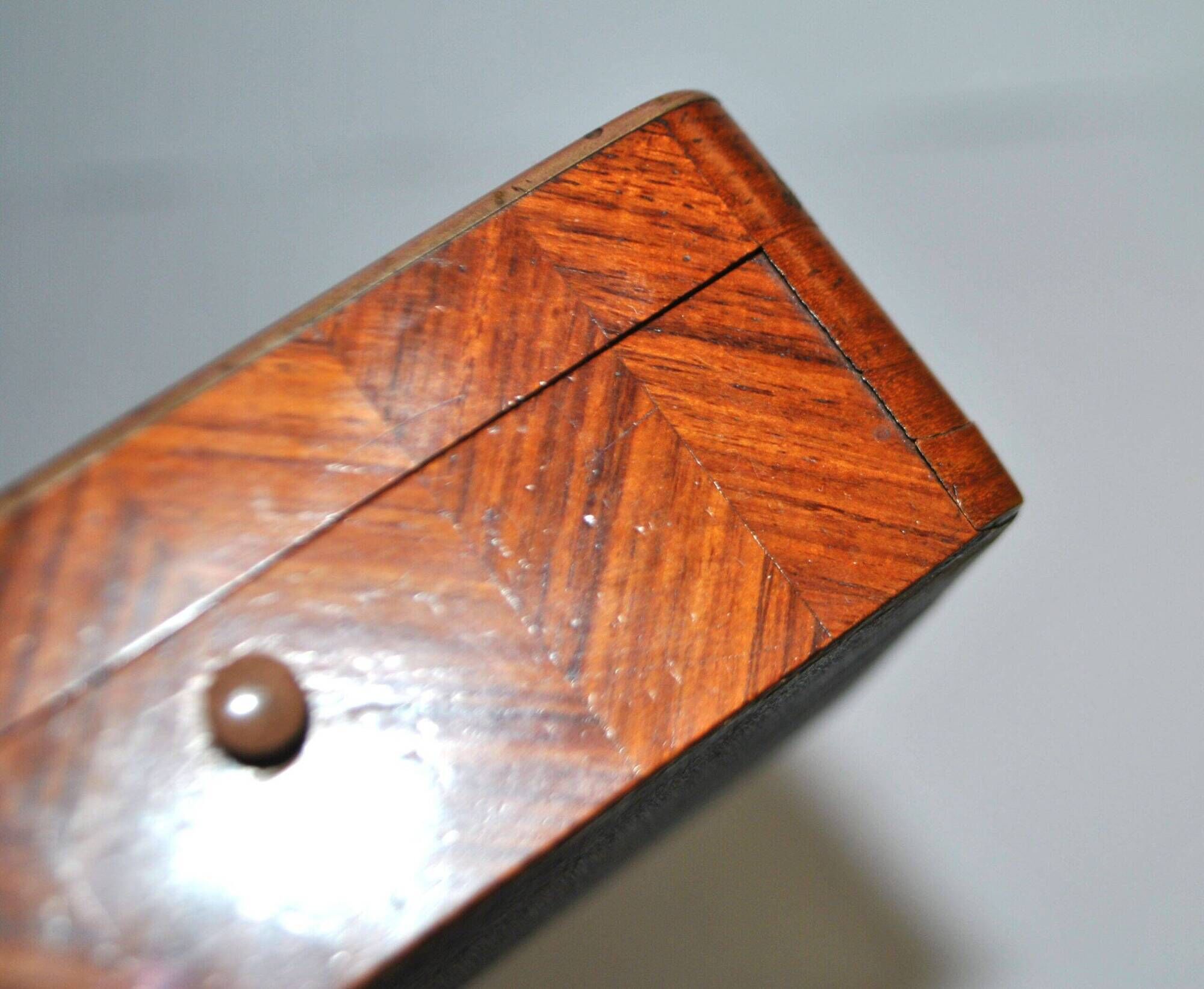 Antique box with marquetry wood, clover decoration, 7 x 11 cm.