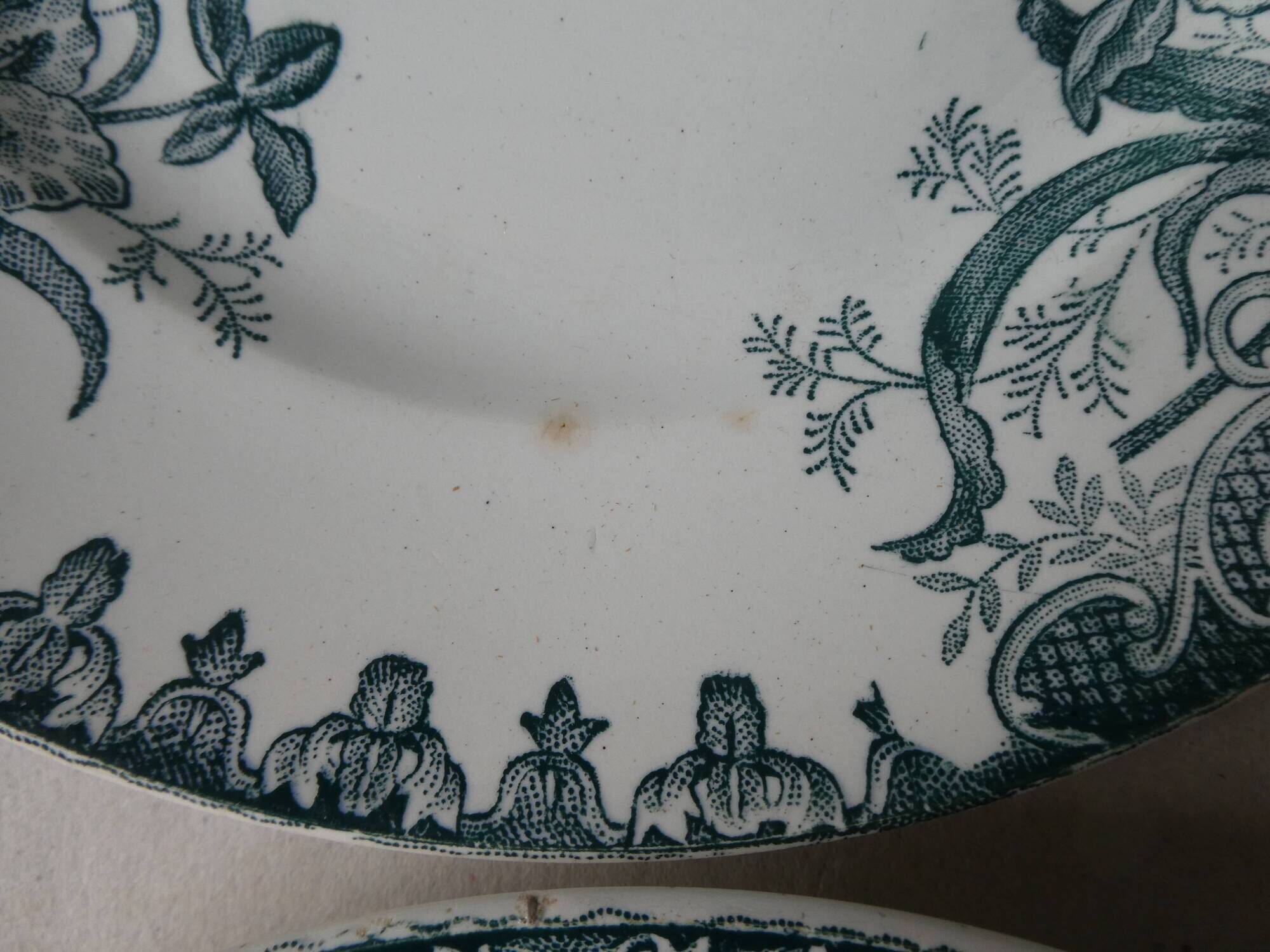Lot of 6 flat plates Saint Amand Amand in Amandinoise, décor Iris, 1900