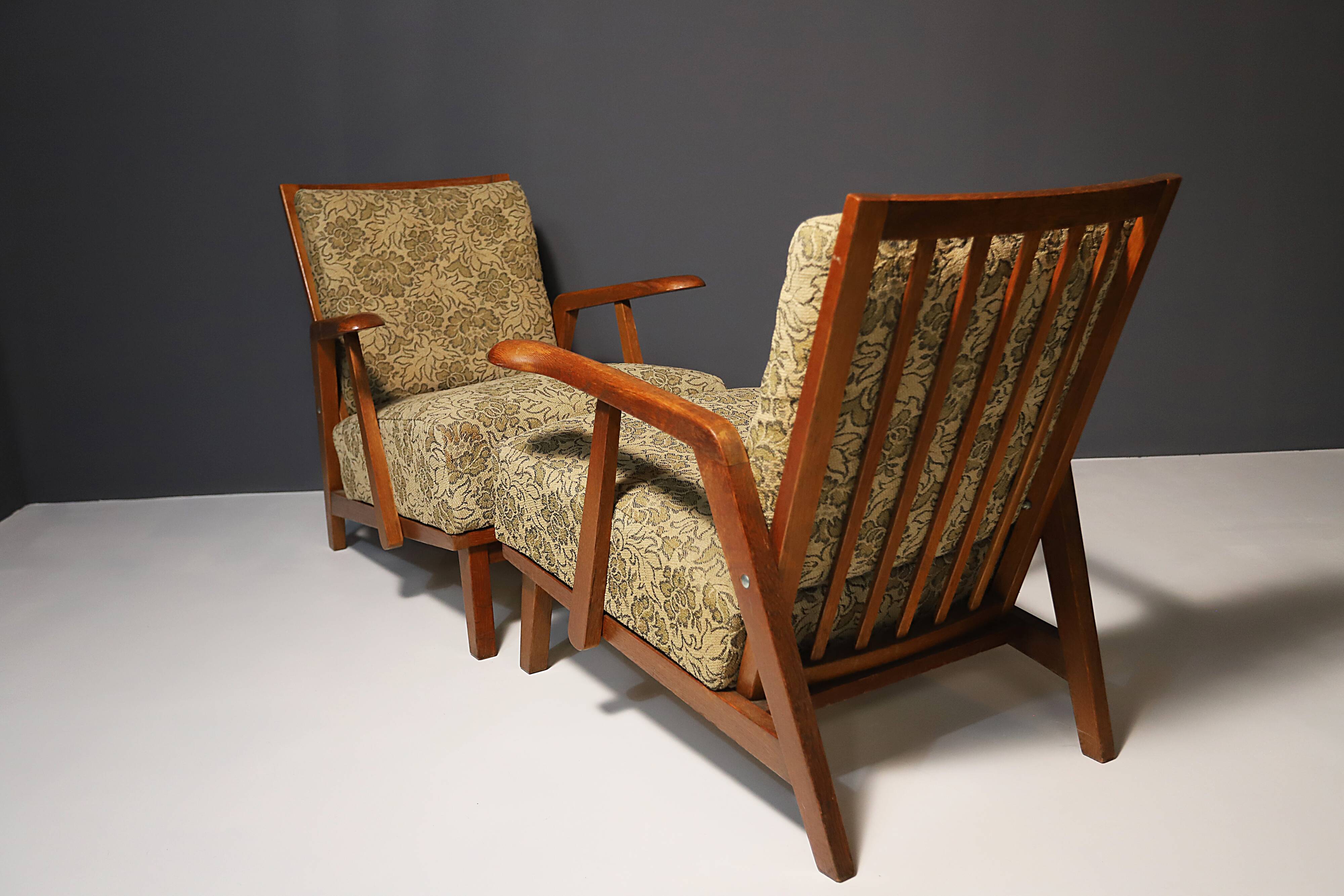 Paire de fauteuils du milieu du siècle, Tchécoslovaquie, vers les années 1940
