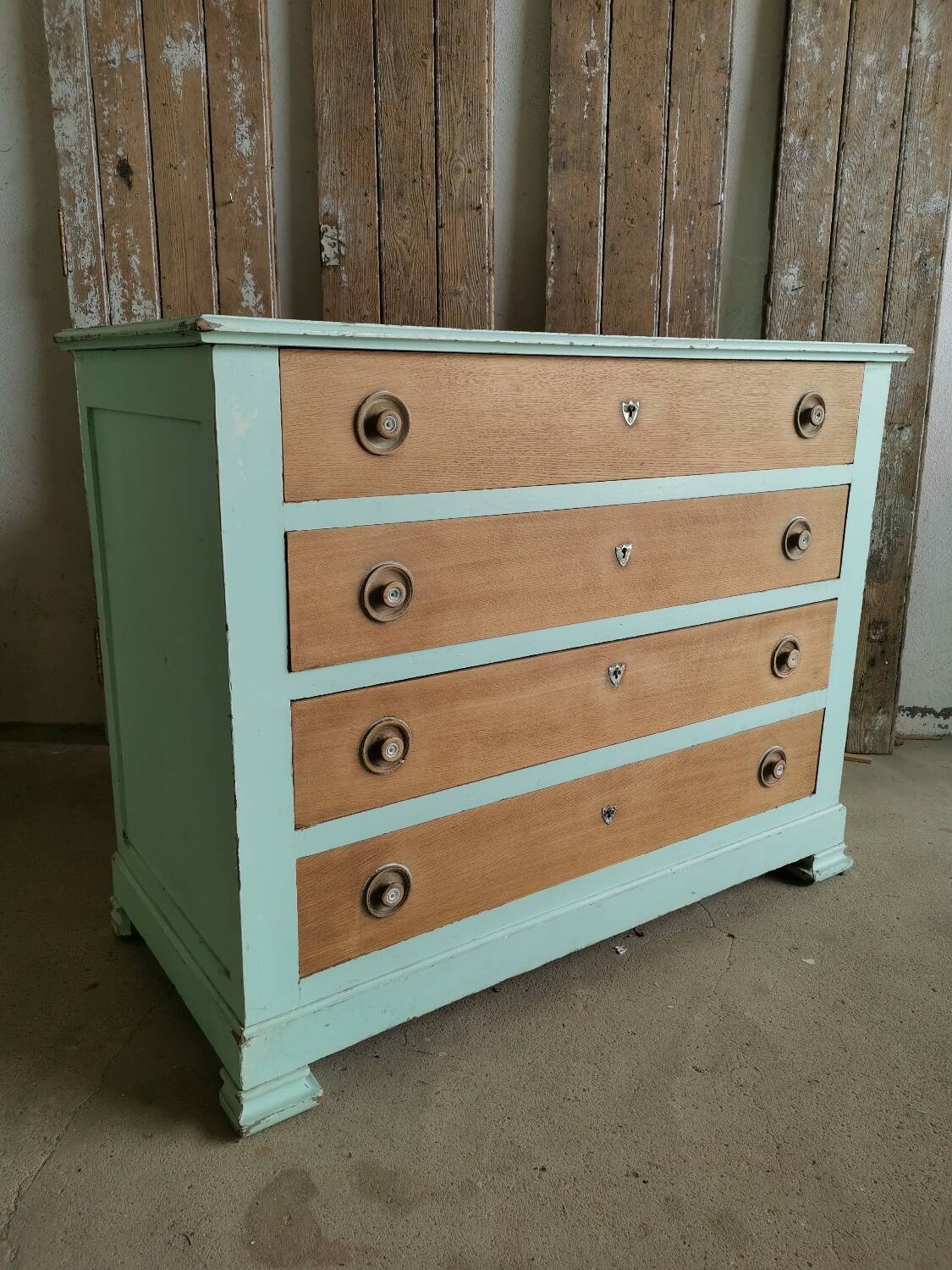 Antique chest of drawers