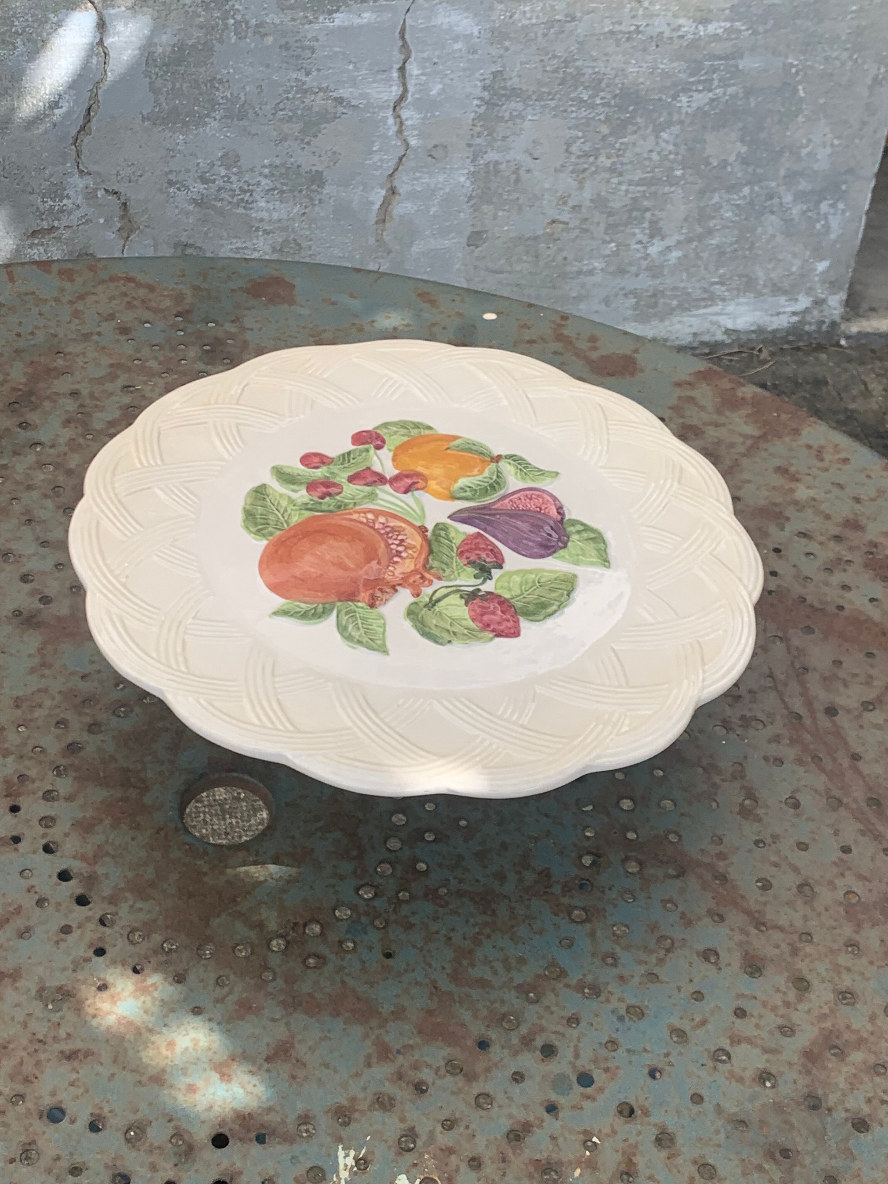 Cake dish in ceramic