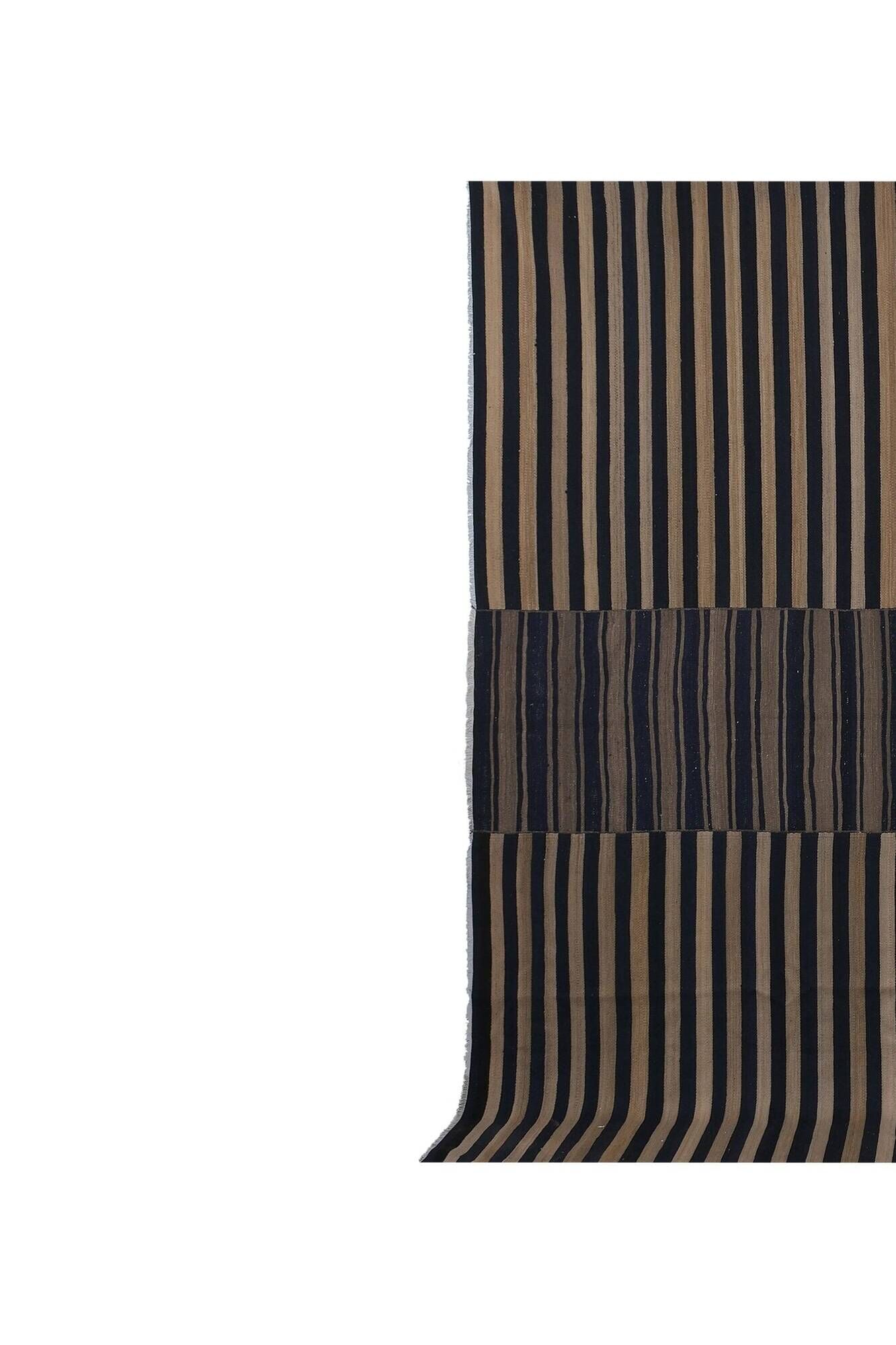 Vintage Turkish kilim, handwoven, 335x398 cm.