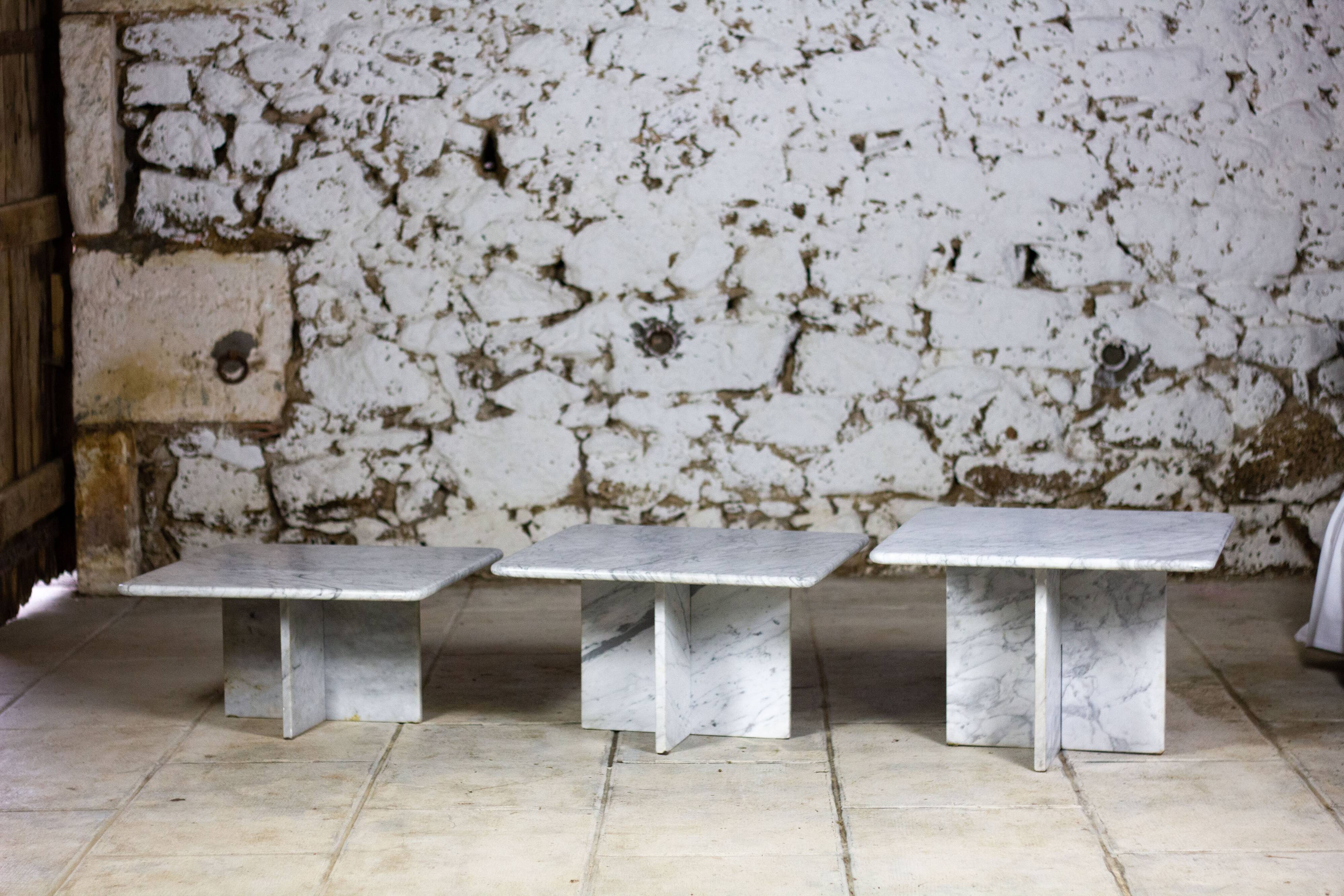 Ensemble de trois tables gigognes en marbre, 1970
