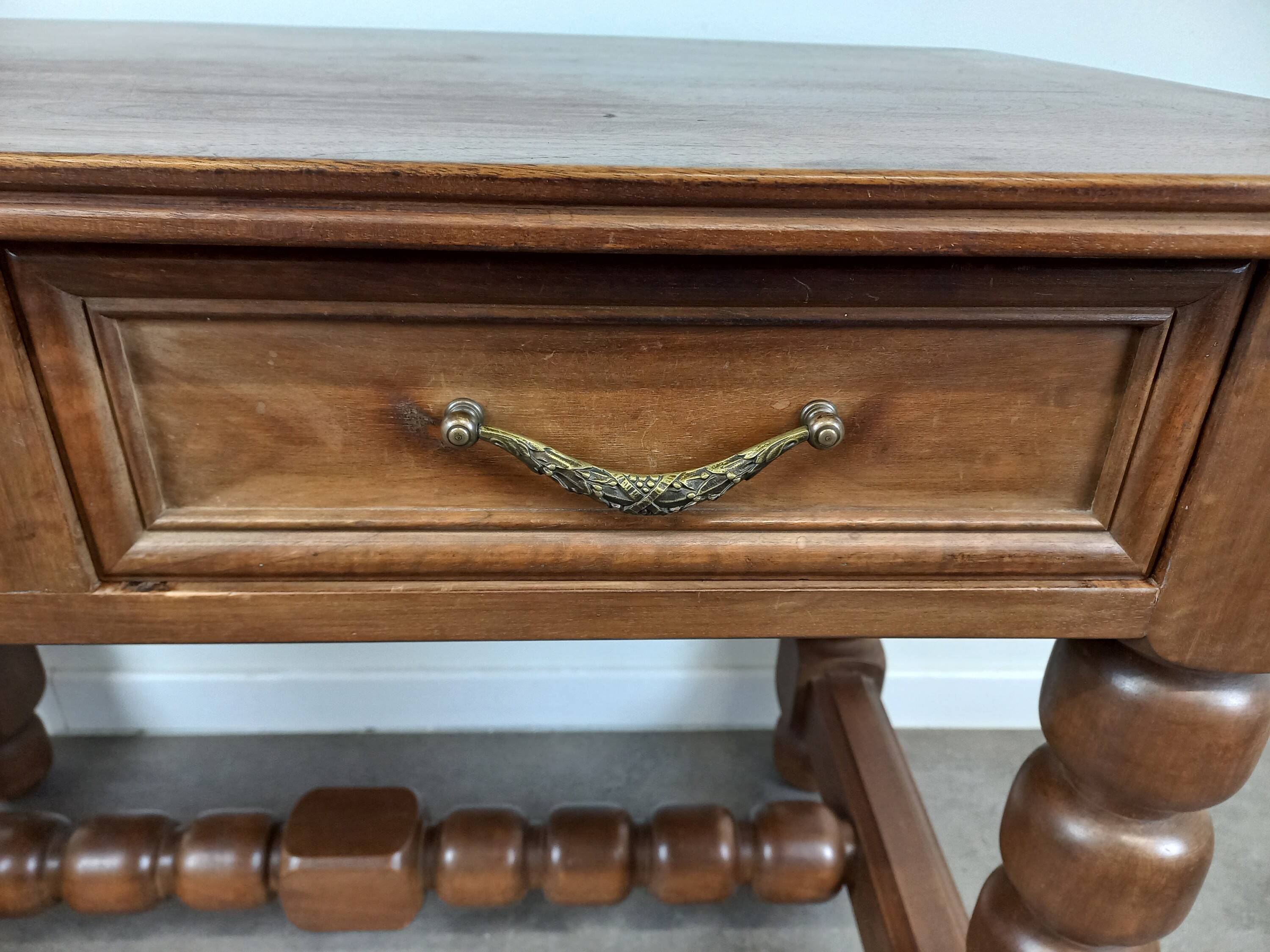 Bureau brutaliste