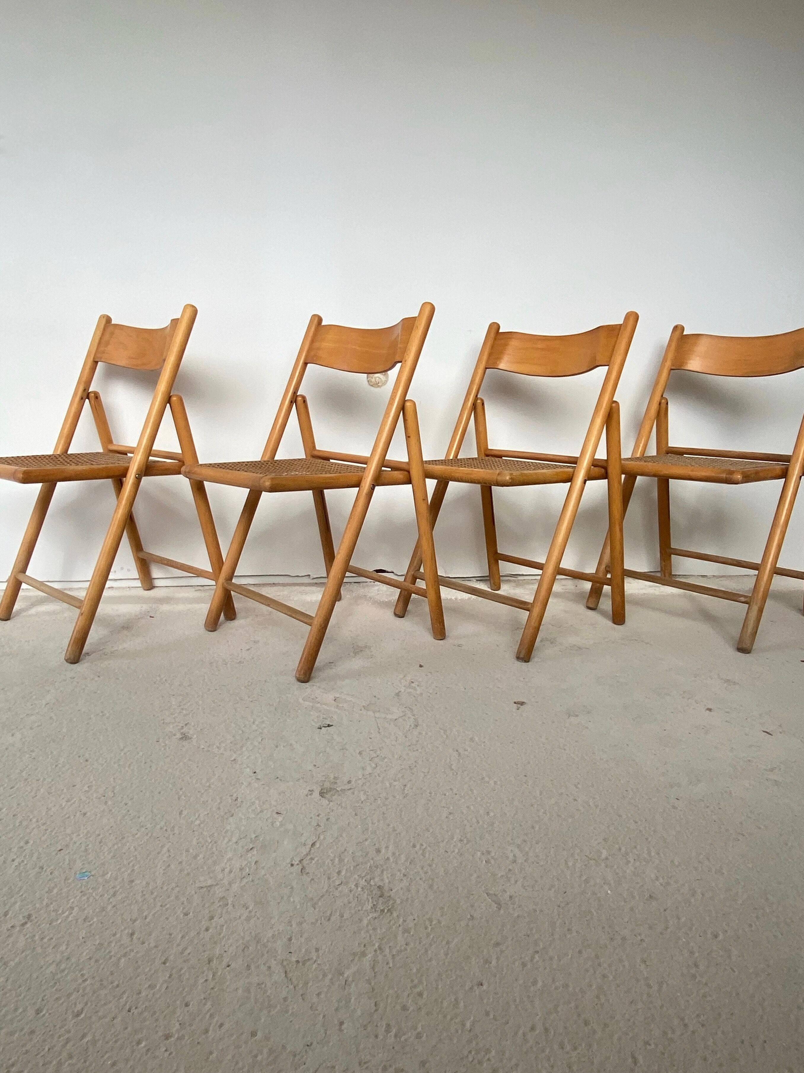 Set of 4 folding chairs, vintage design, wooden structure and canned seat. Around 1970