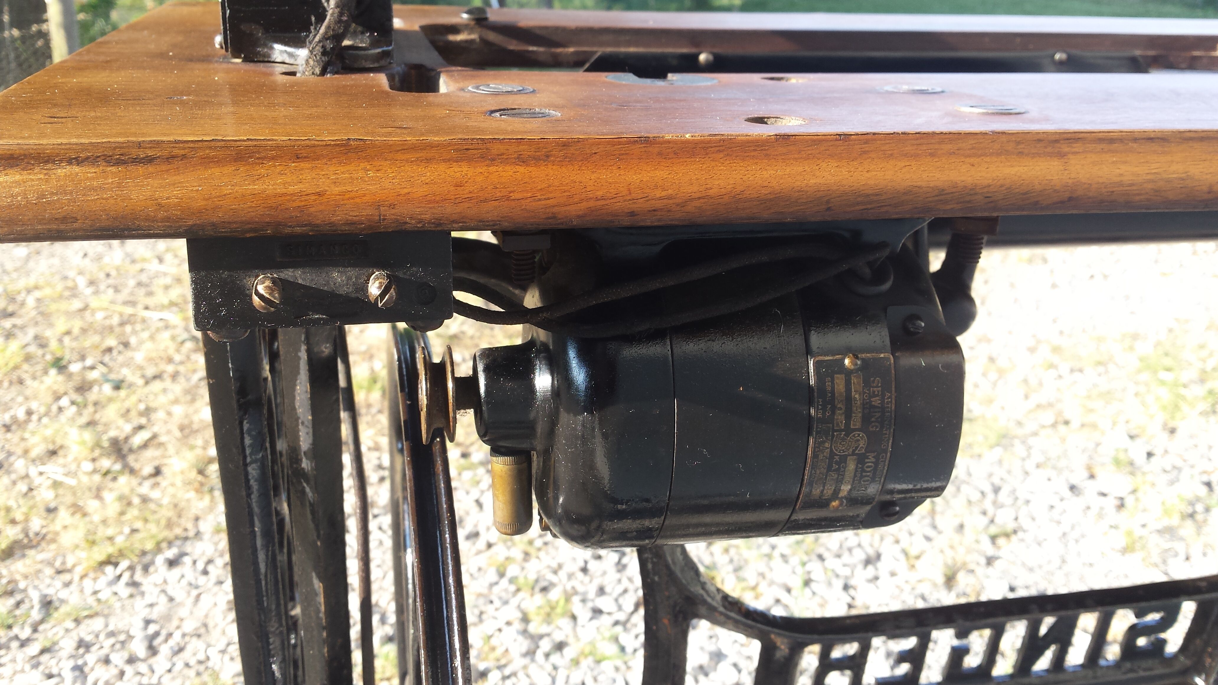 Singer's sewing machine foot console